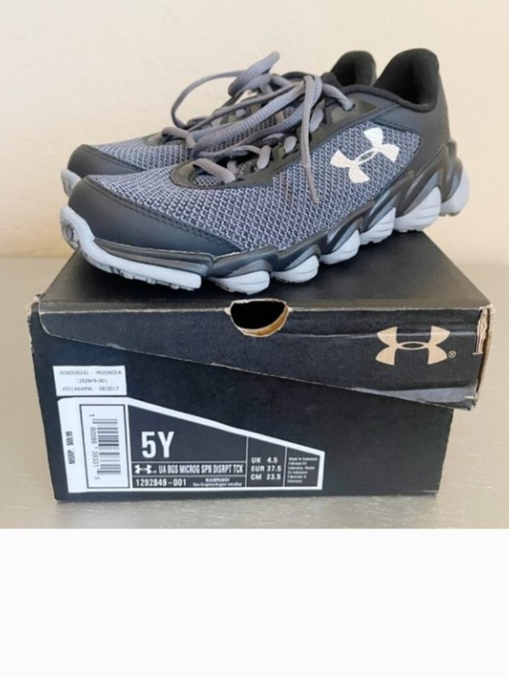 Under Armour Black Gray Graphite Shoes Worn Twice 5 Youth Big Kid Women's 6.5